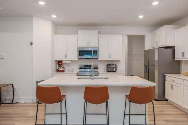 Building Photo - 214 Lyla Ln