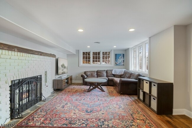 Building Photo - 77 W Shore Trail