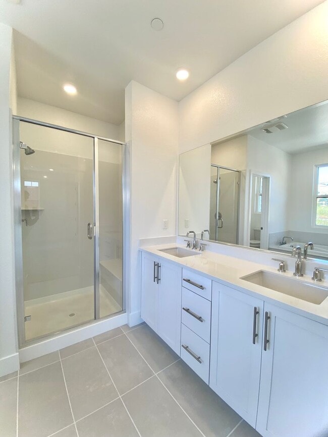 Building Photo - Gorgeous Townhome in Fremont's Niles Neigh...