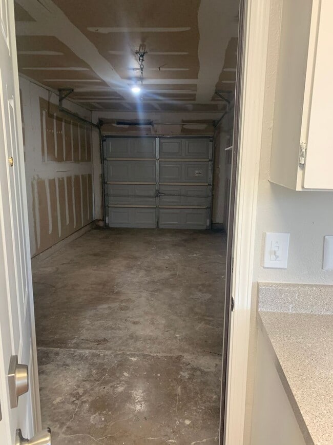 Building Photo - 3 bedroom 2 bath