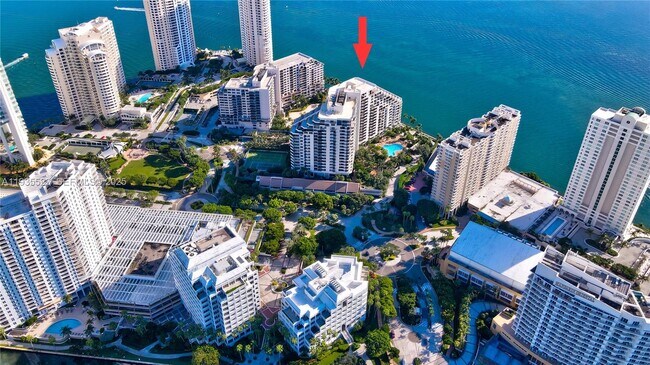 Building Photo - 520 Brickell Key Dr