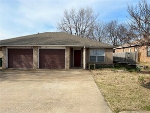 Building Photo - 5900 Samantha St