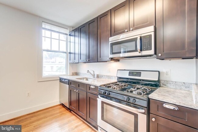 Building Photo - 1575 Spring Pl NW