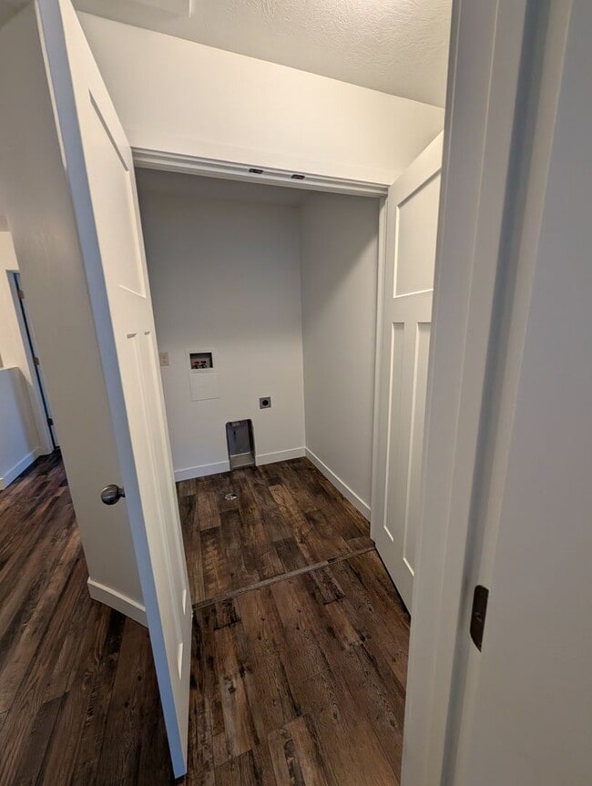 Building Photo - January Rent Free! 3 Bed 2 Bath Townhouse for Rent!