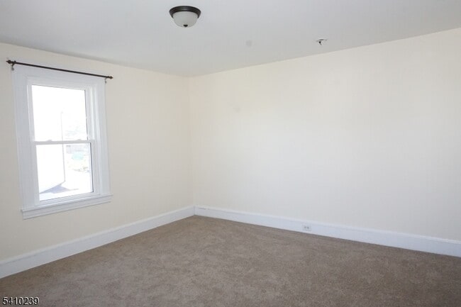 Building Photo - 87 E Somerset St