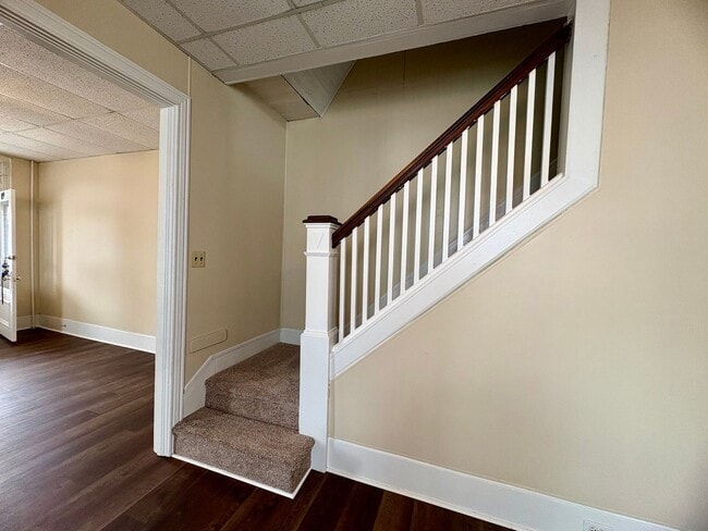 Building Photo - 3 Bedroom 1.5 Bathroom in Elizabethtown!
