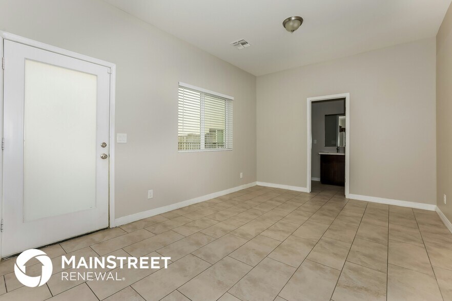 Building Photo - 2000 N 36th St