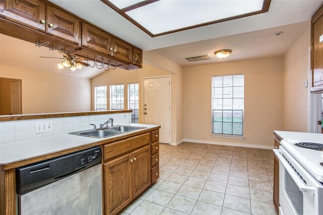 Building Photo - 8811 Clearbrook Trail