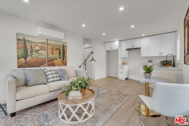 Building Photo - 10349 Hillhaven Ave