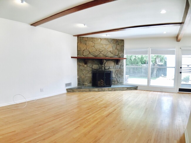 Building Photo - Prime Pocket of Studio City Across from St...