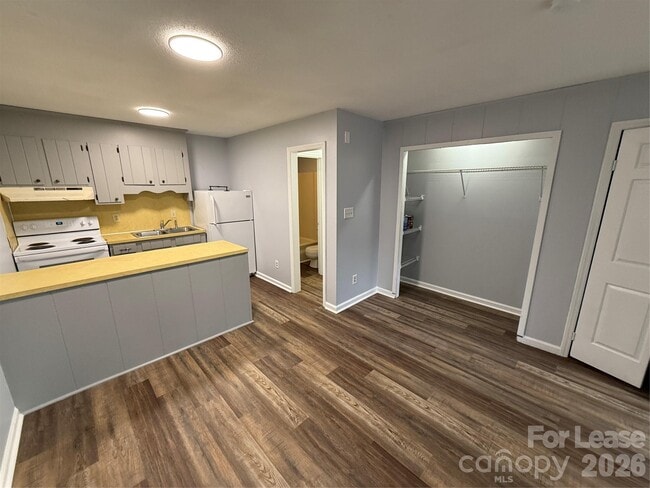 Building Photo - 435 3rd Ave Dr SE