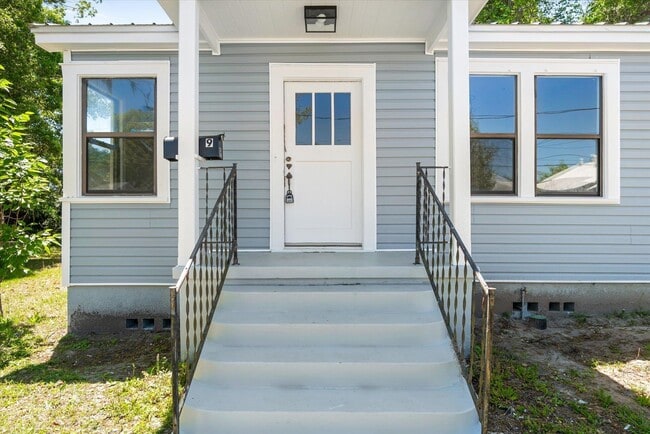 Building Photo - 9 Spencer St