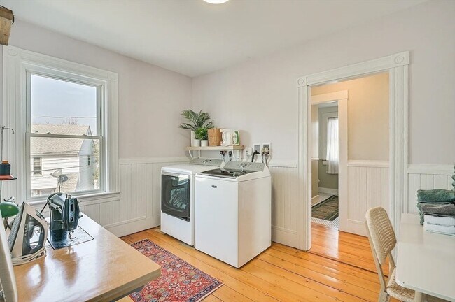 Building Photo - 44 Cottage St