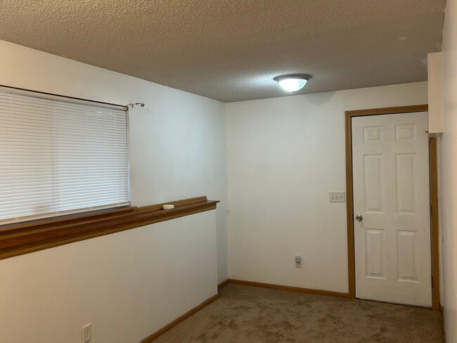 Building Photo - 707 Riess Ln