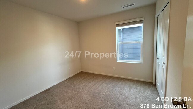 Building Photo - Modern 4 BD | 2.5 BA Home in Woodburn