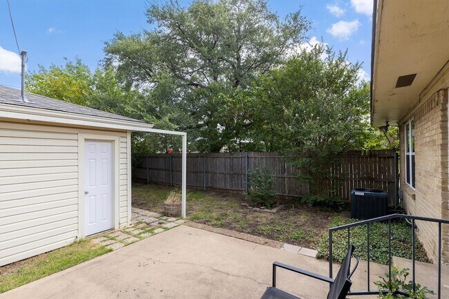 Building Photo - 11143 Joymeadow Dr