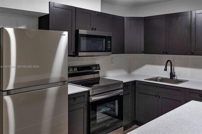 Building Photo - 4037 SW 65th Ave