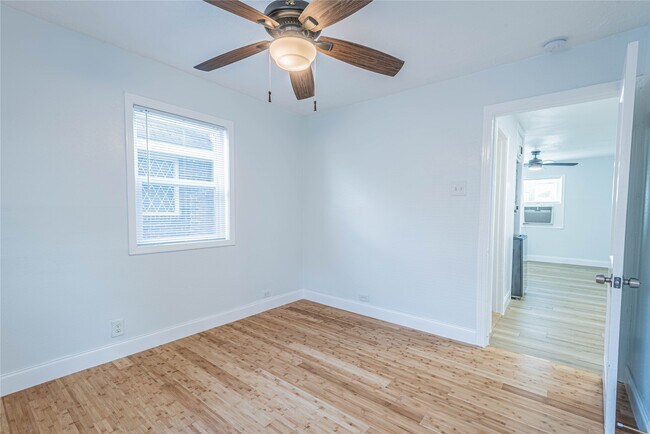 Building Photo - 2303 Rosewood St