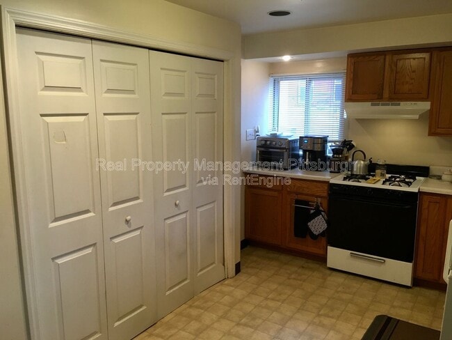 Building Photo - 606 S Mathilda St