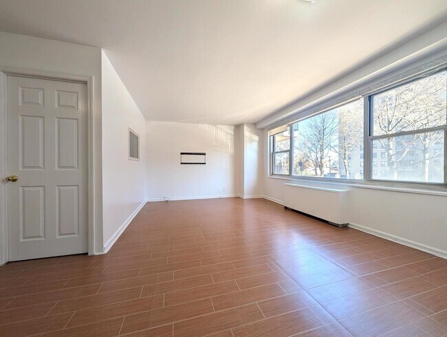 Building Photo - 225 St Pauls Ave