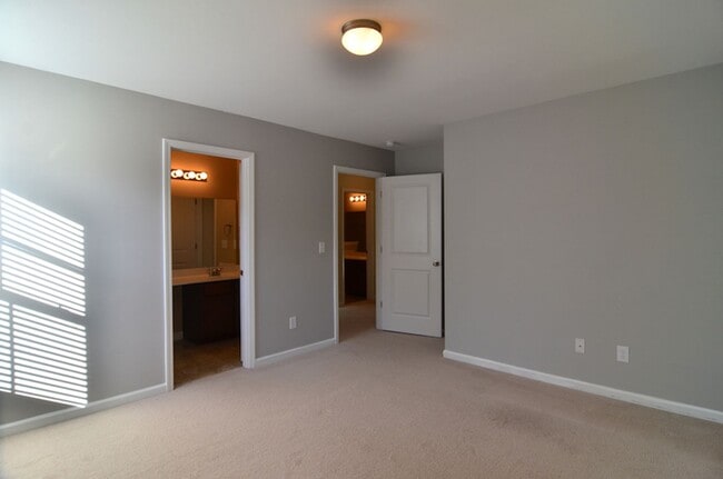 Building Photo - 242 Hawkins Creek Rd