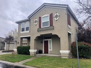 Building Photo - Gorgeous 2-Story 3 Bedroom, 2.5 Bath Home with 2 Car Garage Located in Folsom is Available NOW!