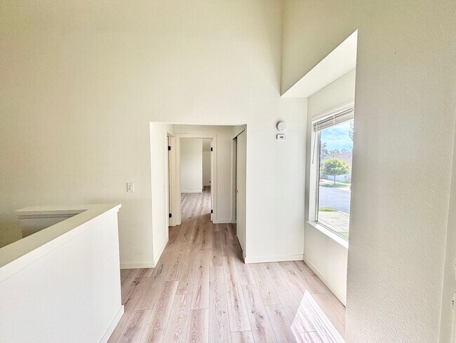 Building Photo - 437 Reed Way