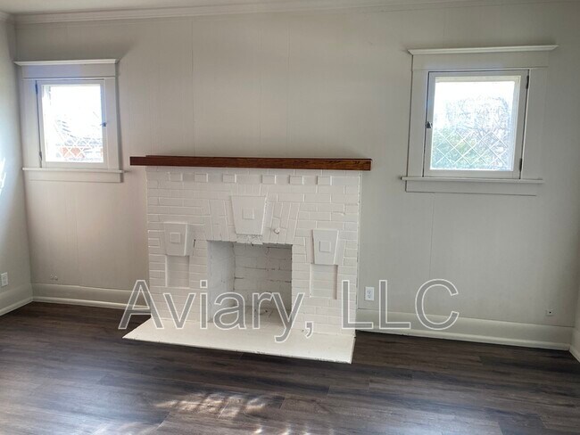 Building Photo - 201 W Jefferson Ave