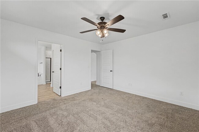 Building Photo - 5377 Clear Spgs Ave