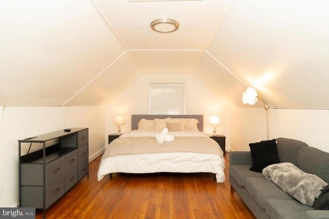 Building Photo - 1037 16th St S