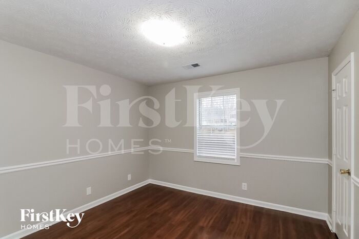 Building Photo - 2570 Paul Thomas Dr