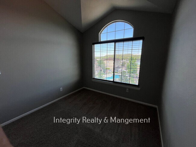 Building Photo - 1496 Royal Troon Dr
