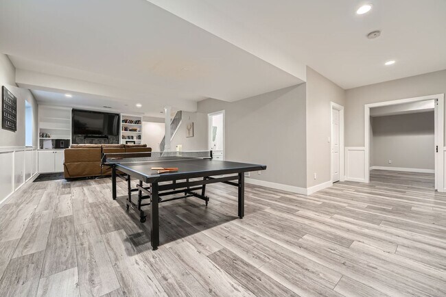 Building Photo - 10463 Meadowleaf Way