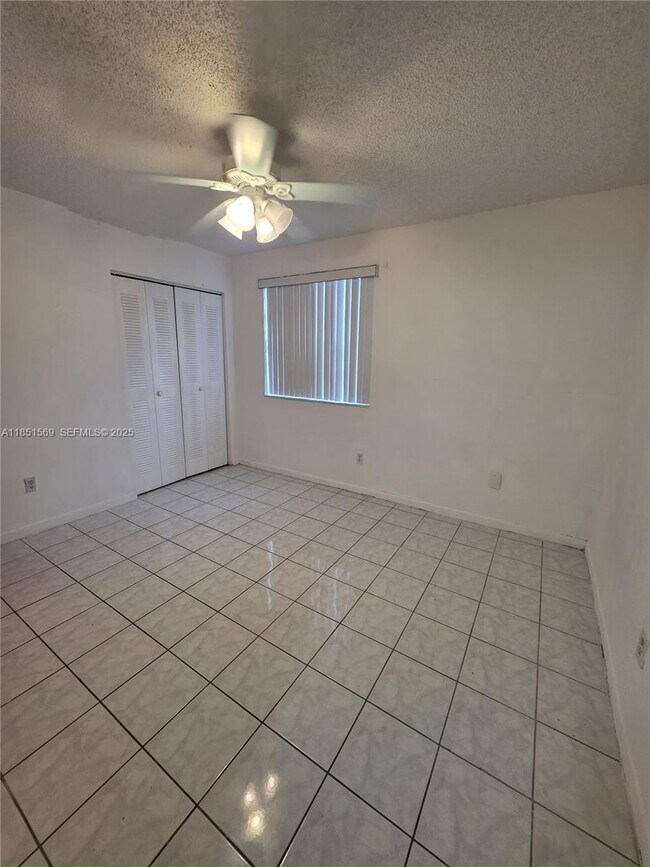 Building Photo - 1120 N Franklin Ave