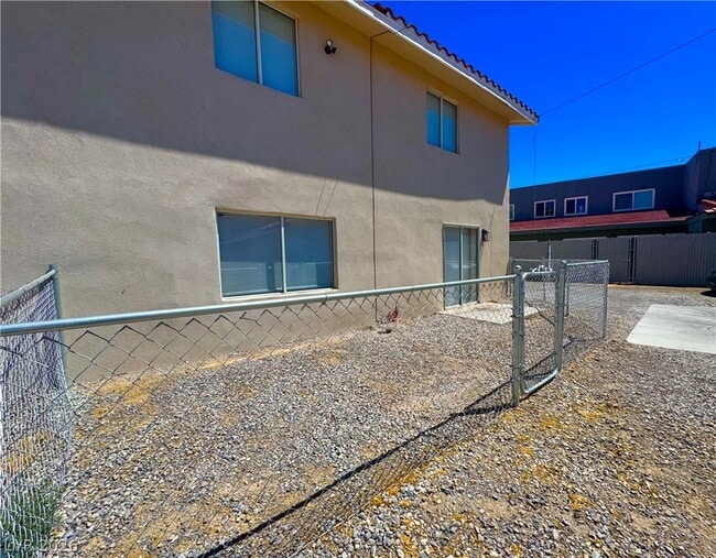 Building Photo - 640 E San Lorenzo St