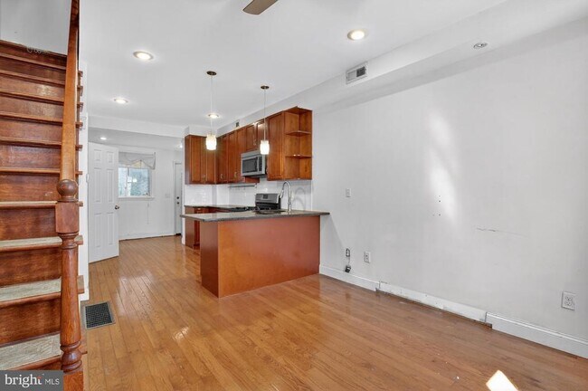 Building Photo - 1304 S Fairhill St