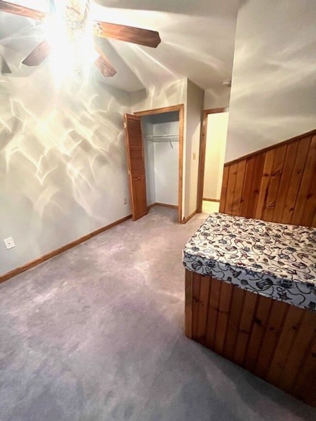 Building Photo - Gorgeous Water Front Home with Beach Access