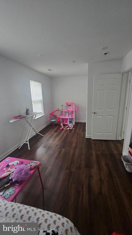 Building Photo - 10004 Tallahassee Pl