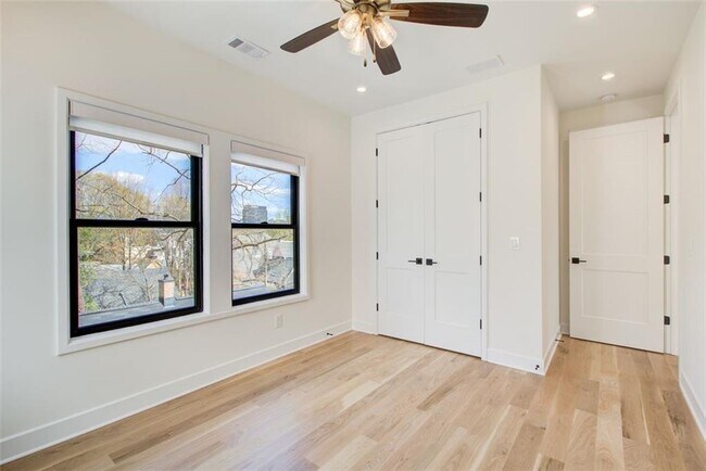 Building Photo - 1050 Snyder St NW