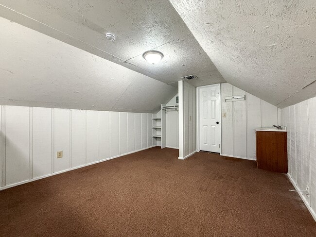 Building Photo - 300 Schmucks Rd