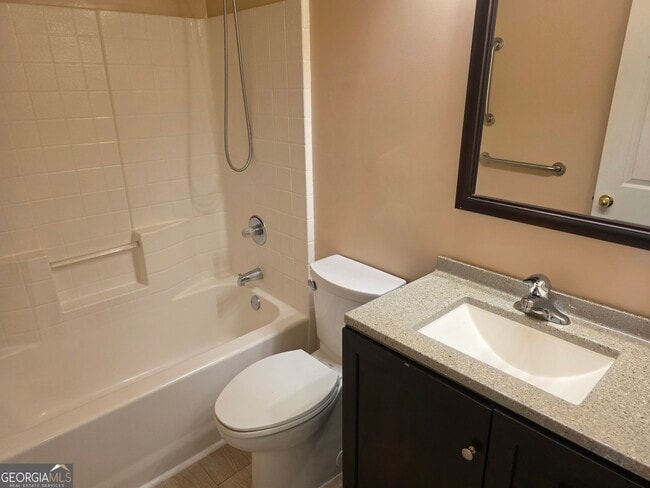 Building Photo - 136 Towne Pk E Dr