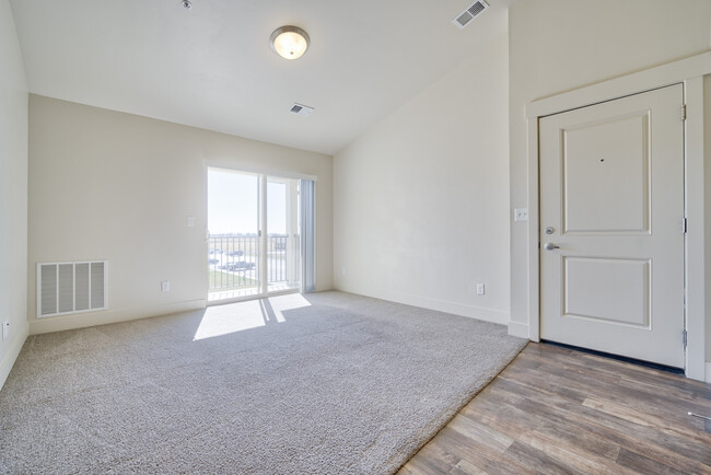 Great Falls Living Room - Mesa Falls Apartments