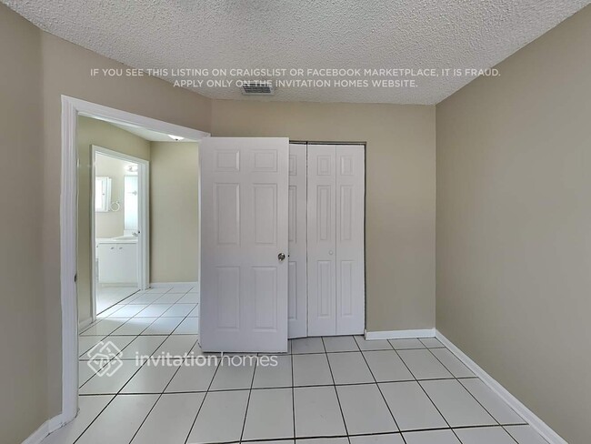 Building Photo - 16940 SW 142nd Pl