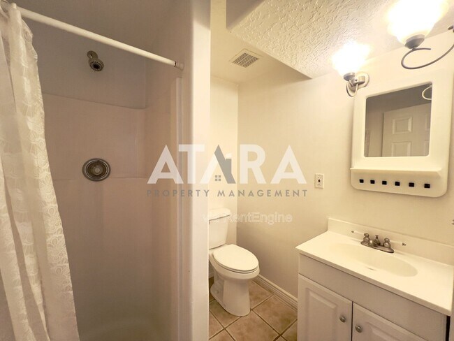 Building Photo - 11837 Sunrise View Dr