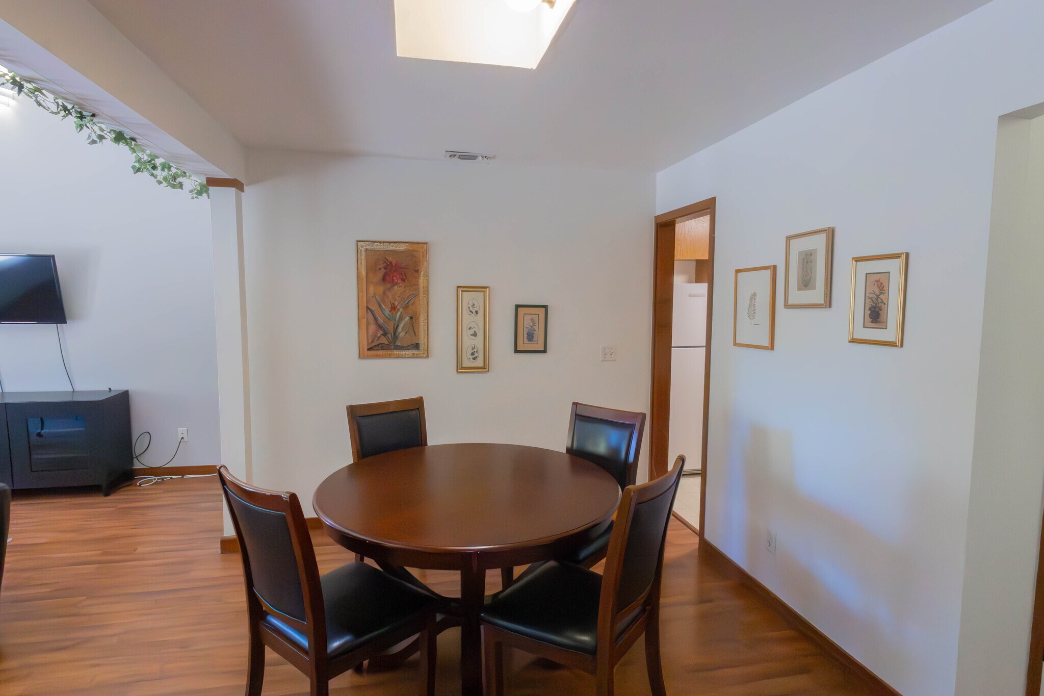 Building Photo - 207 3rd St