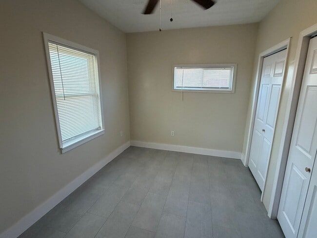 Building Photo - 916 N 10th St