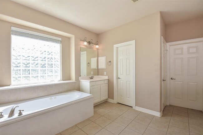 Building Photo - 2403 Galleon Point Ct