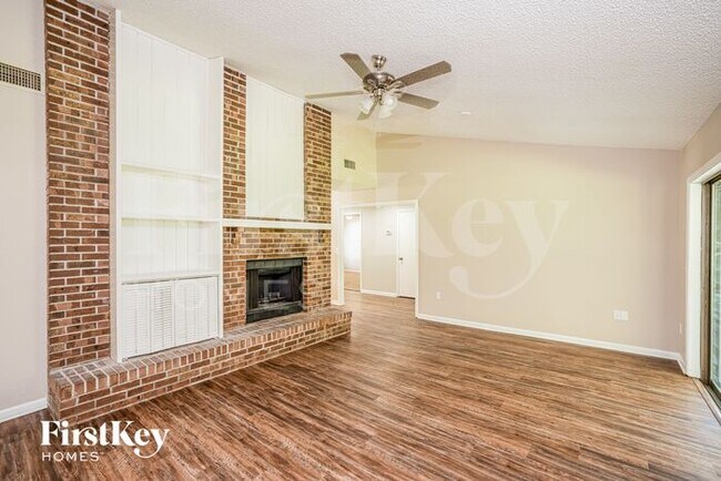 Building Photo - 6266 Butternut Dr