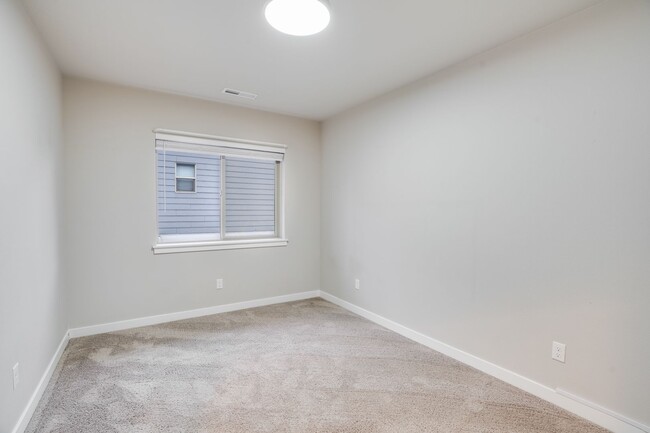 Building Photo - Beautiful 3 Bed, 2.5 Bath Rental Home in H...