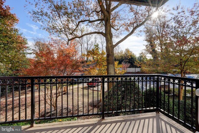 Building Photo - 1900 Lyttonsville Rd